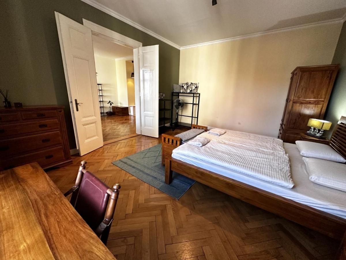 Gorkeho Apartment In City Centre Pressburg Exterior foto