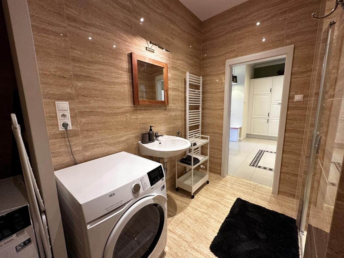 Gorkeho Apartment In City Centre Pressburg Exterior foto