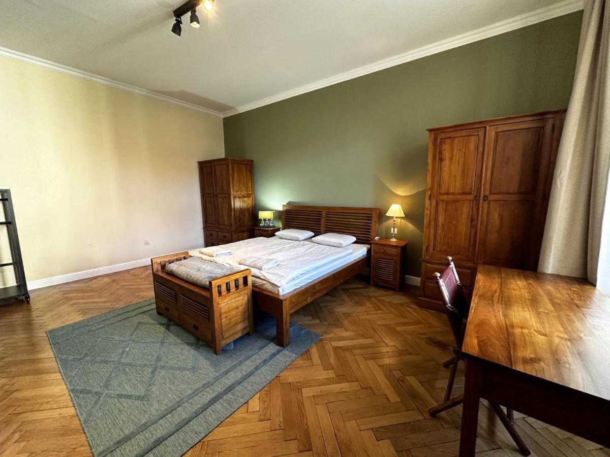 Gorkeho Apartment In City Centre Pressburg Exterior foto